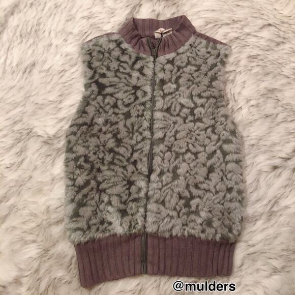Tiara Sleeveless Gray & Brown Faux Fur Vest - Picture 2 of 8